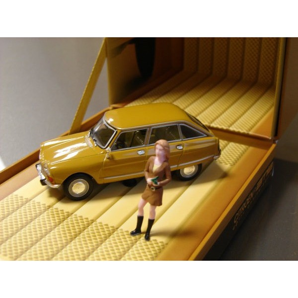 Miniature Citroen Ami 8 Coffret 40 Ans Avec Figurine Francis Miniatures